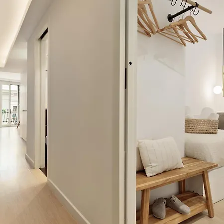 Ola Living Santa Anna 아파트